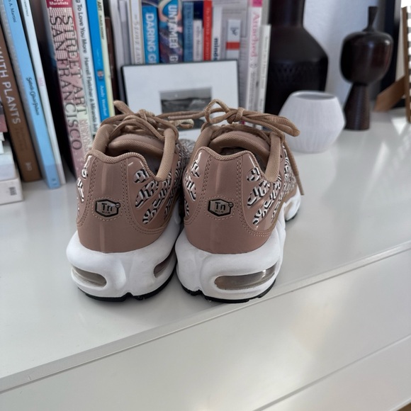 Nike women’s air max plus united in victory print 38.5 - Picture 2 of 7